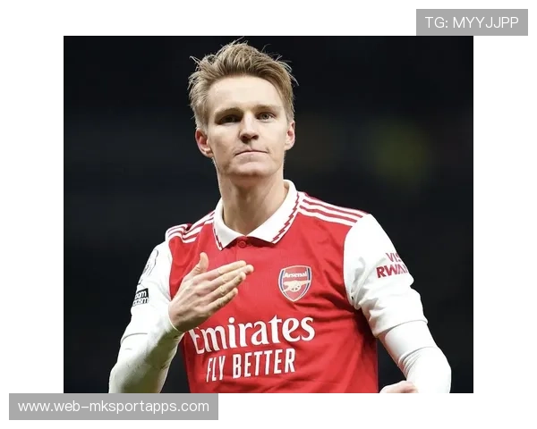 厄德高转移节奏加快，中场出球更果断，厄德高首秀