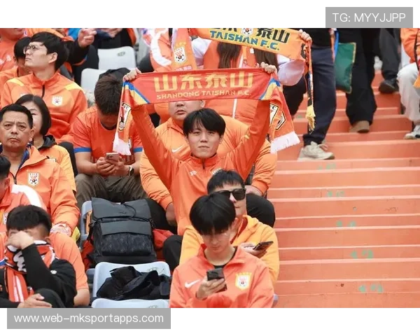 山东泰山官宣谢文能回归一线队合练