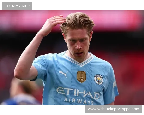 德布劳内斜传身后，曼城单刀机会出现，德布劳内转会曼城转会费